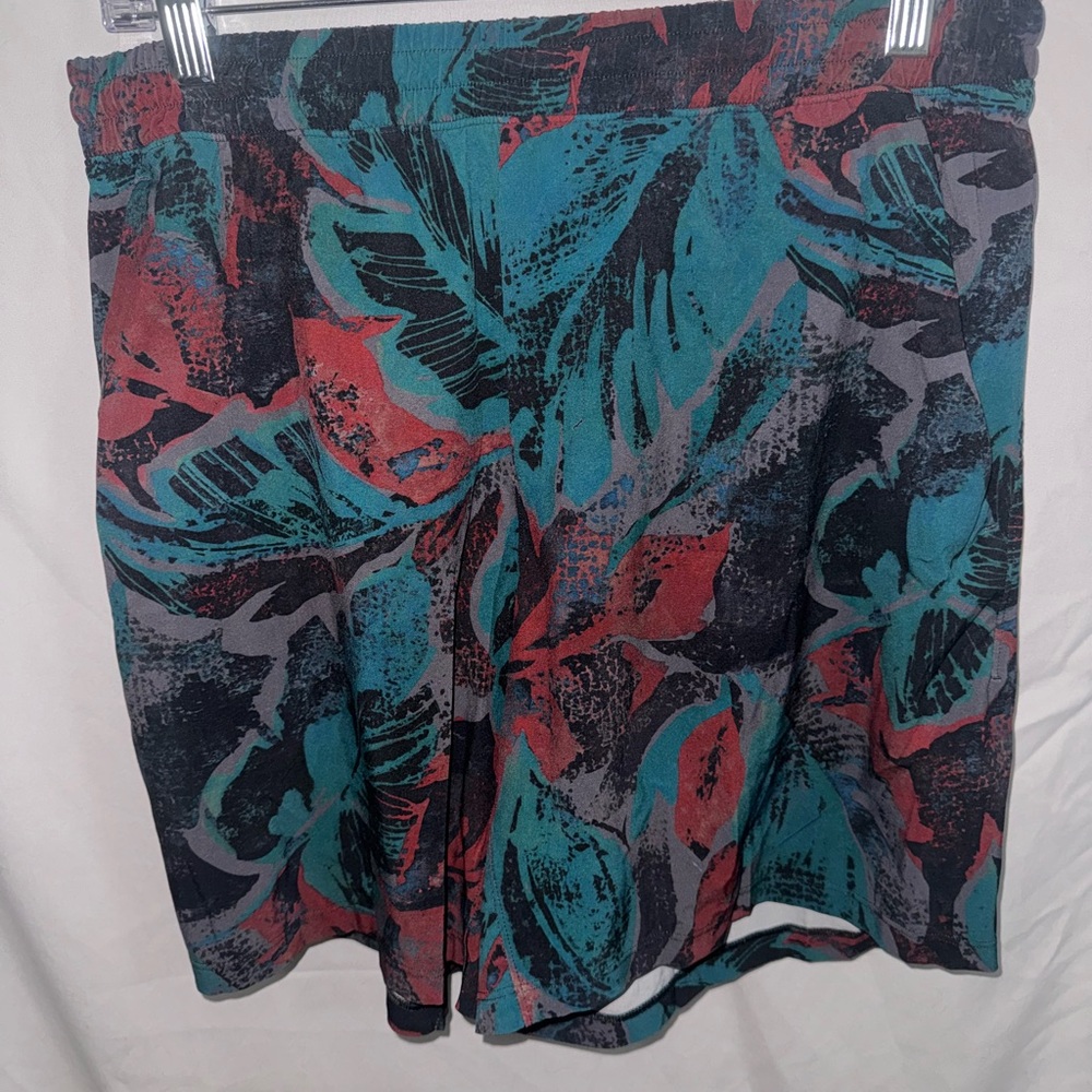 Lululemon 6” inseam workout shorts Hawaiian print
